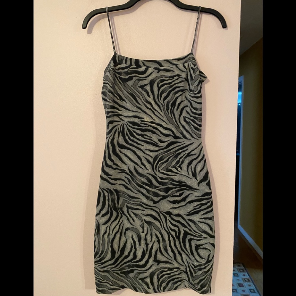 🔥 Mandee silver and black spaghetti strap shimmer zebra print mini dress - Picture 2 of 6